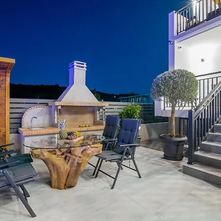 Villa Eagle's Nest - Adjoining Villas! *