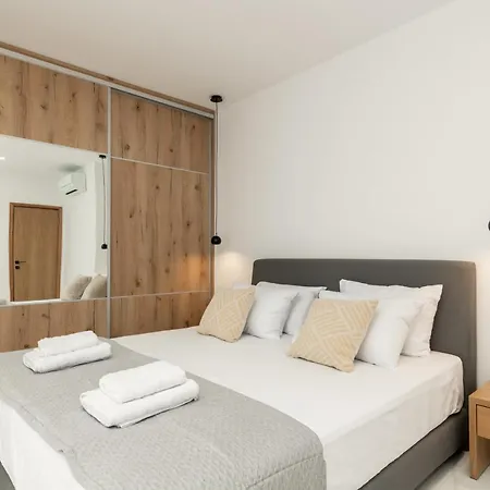 Eagle's Nest - Adjoining Villas!