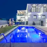 Villa Eagle's Nest - Adjoining Villas! *