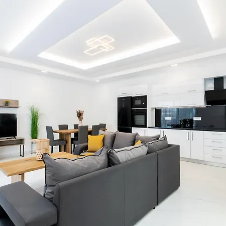 Вилла Eagle's Nest - Adjoining Villas!