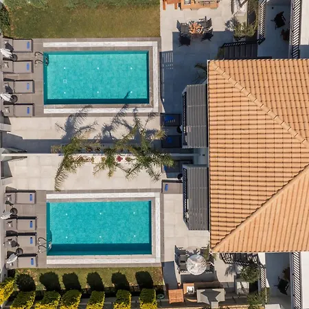 Eagle's Nest - Adjoining Villas!