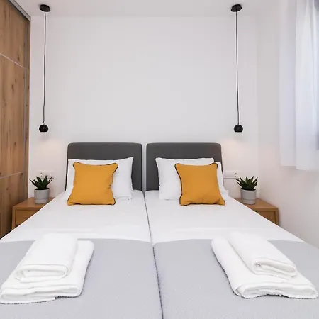 Eagle's Nest - Adjoining Villas!