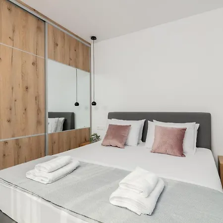 Eagle's Nest - Adjoining Villas! *