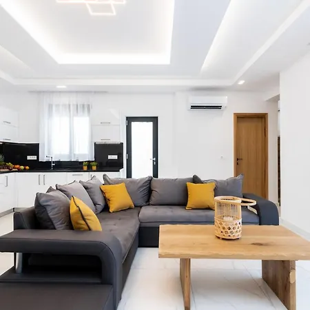 Eagle's Nest - Adjoining Villas!