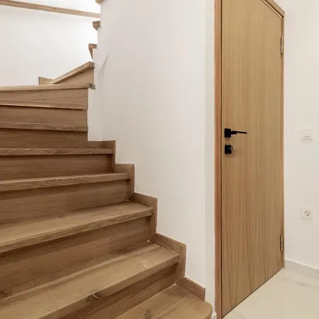 Eagle's Nest - Adjoining Villas!