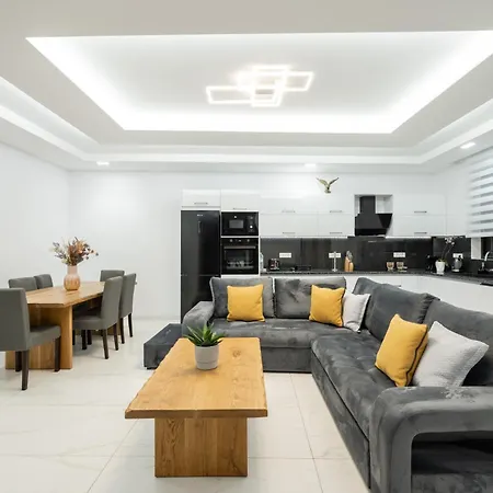 Villa Eagle's Nest - Adjoining Villas! *