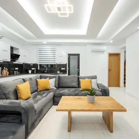 Villa Eagle's Nest - Adjoining Villas! *